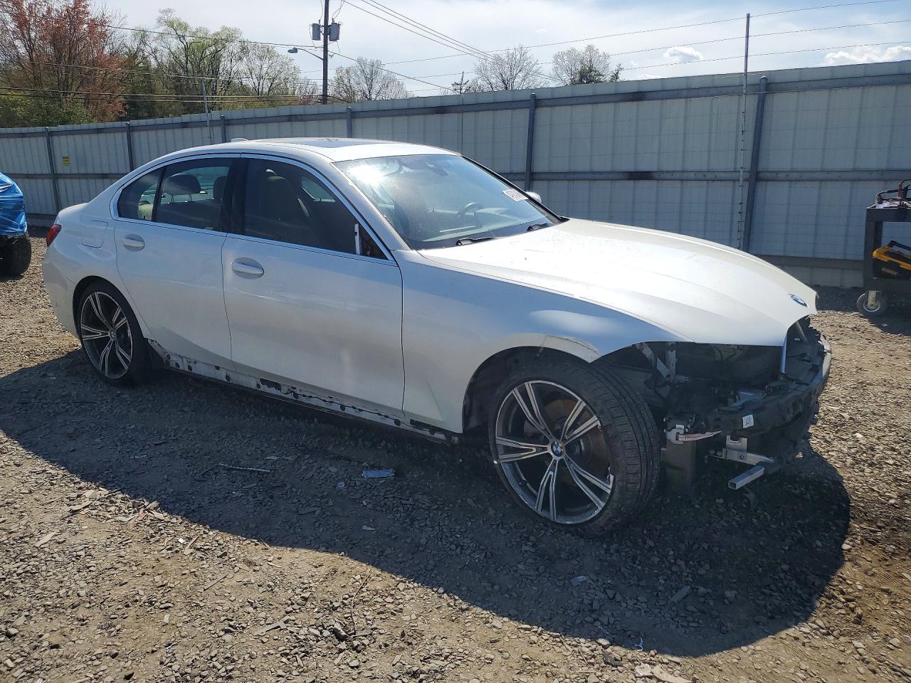 2021 BMW 330Xi - zdjęcie 4