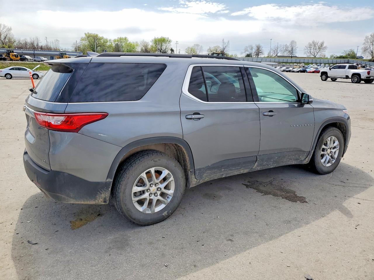 2021 Chevrolet Traverse Lt - zdjęcie 3