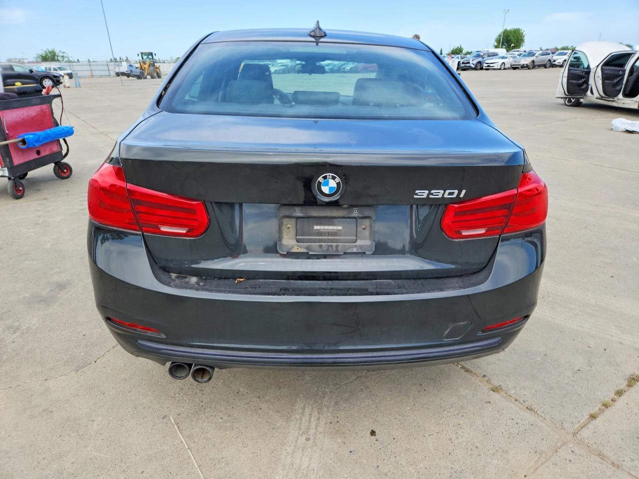 2018 BMW 330 I - zdjęcie 6