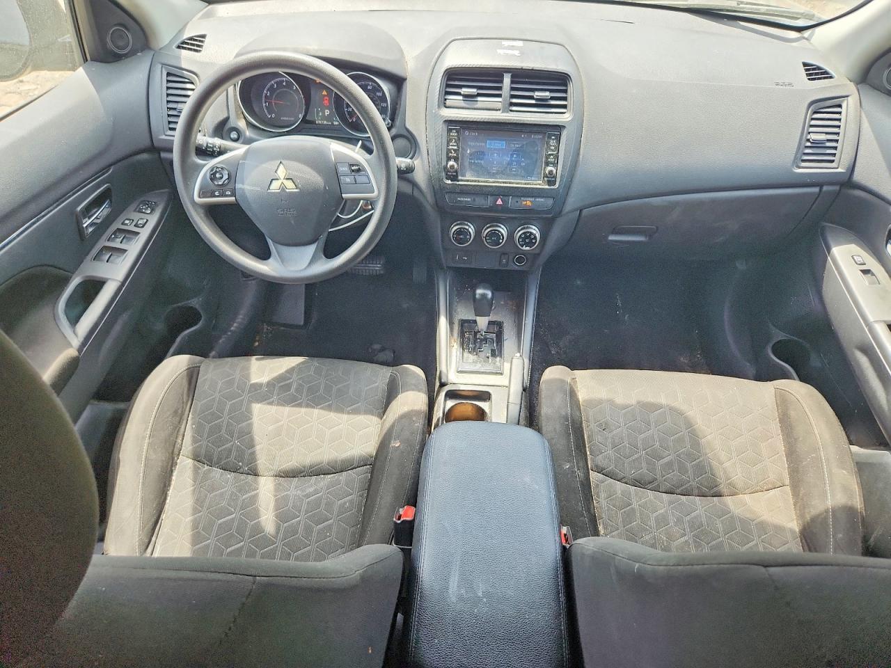 2021 Mitsubishi Outlander Sport Es - zdjęcie 8