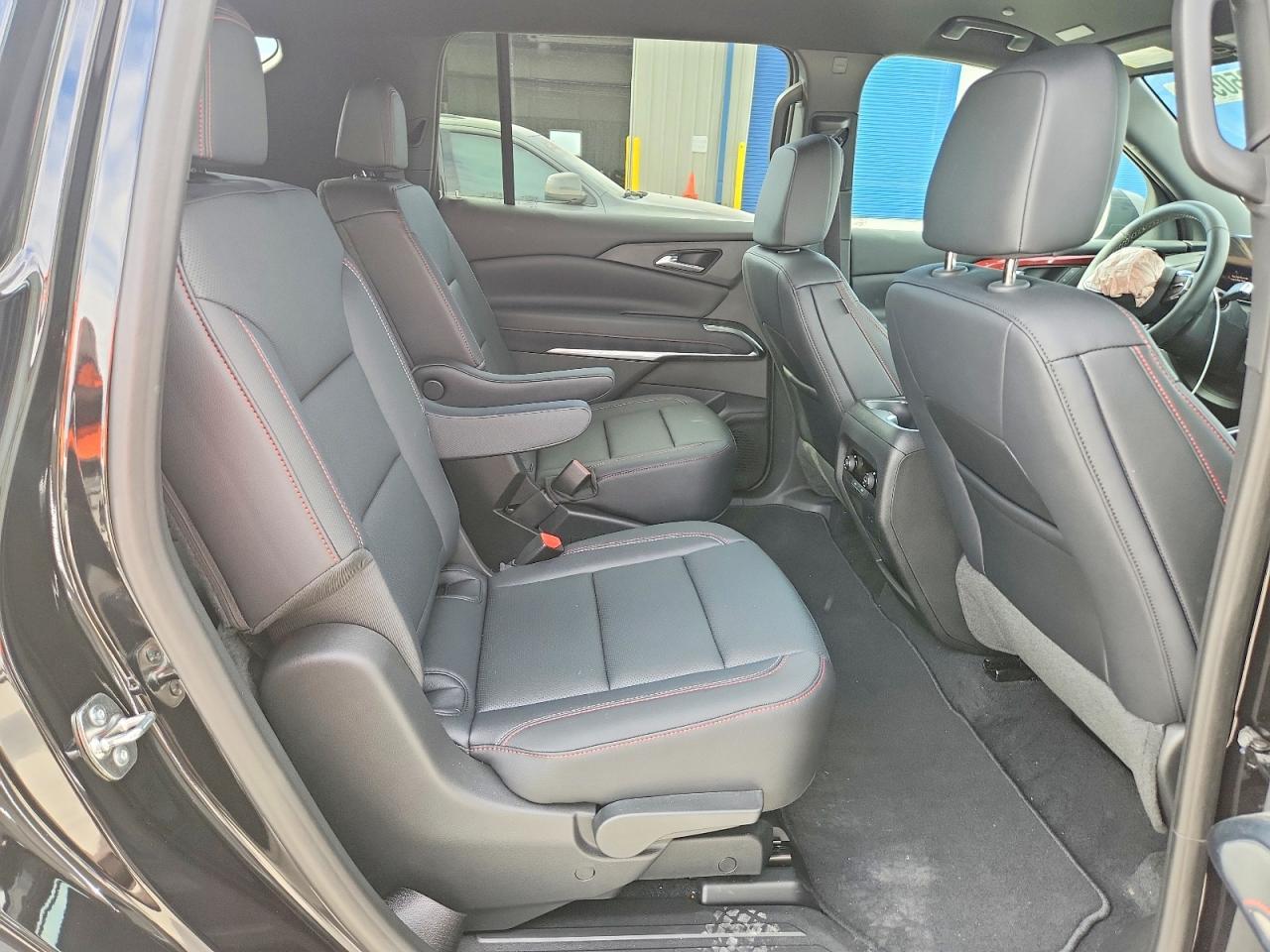 2026 Chevrolet Traverse Z71 - zdjęcie 11