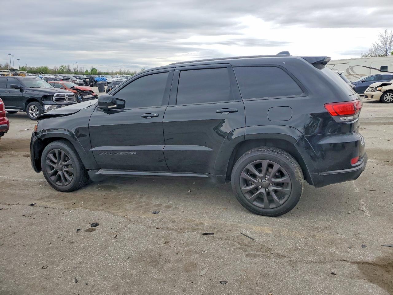 2018 Jeep Grand Cherokee Overland - zdjęcie 2