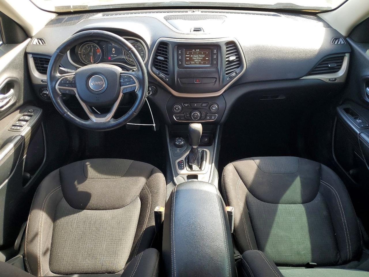 2016 Jeep Cherokee Latitude - zdjęcie 8