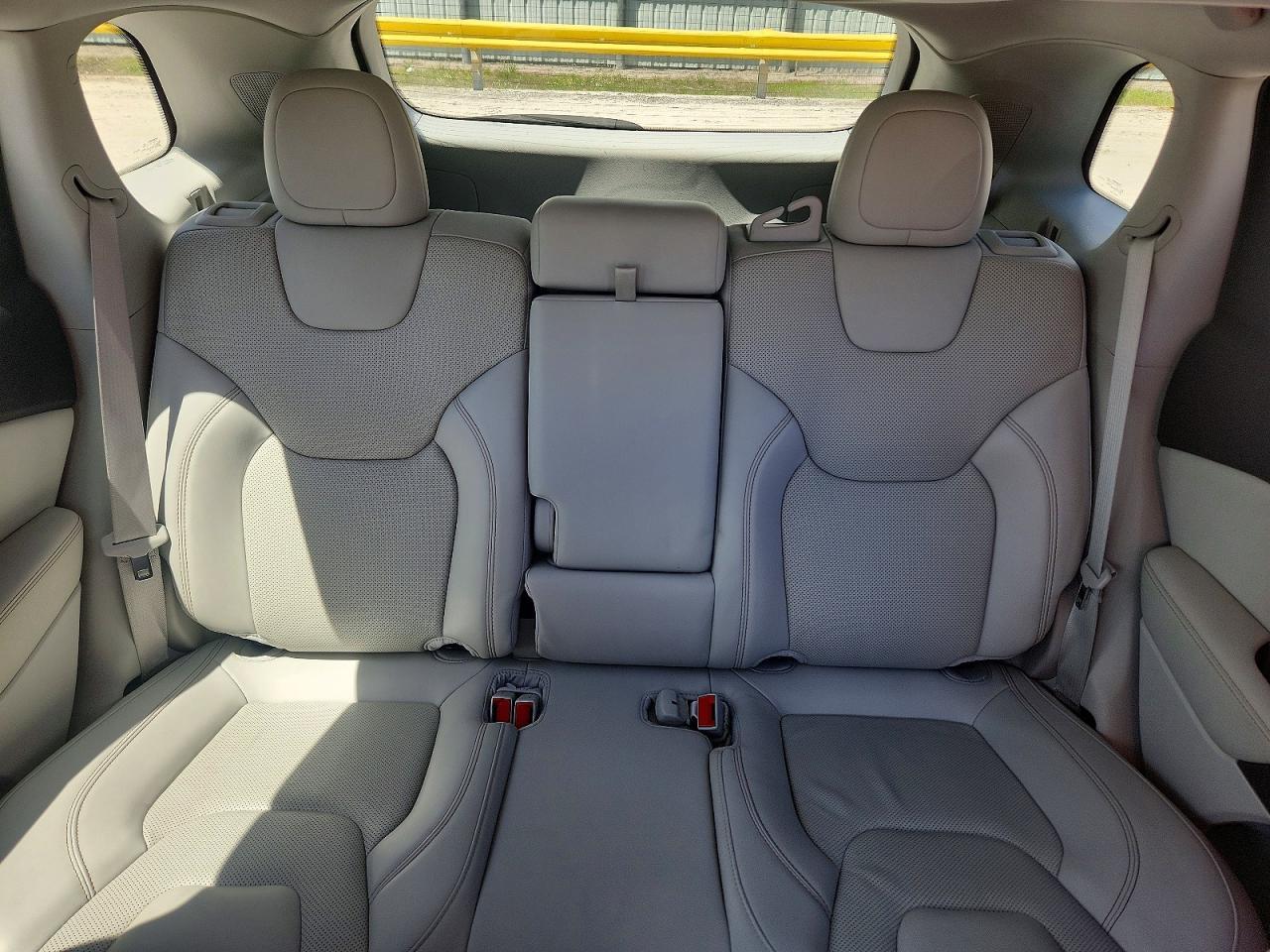 2021 Jeep Cherokee Latitude Lux - zdjęcie 10