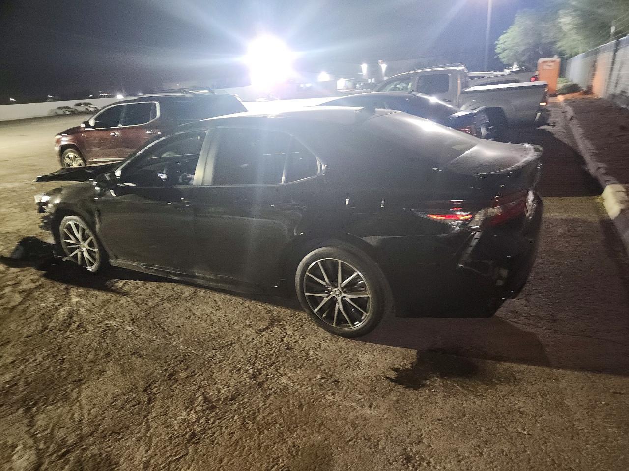 2022 Toyota Camry Se - zdjęcie 2