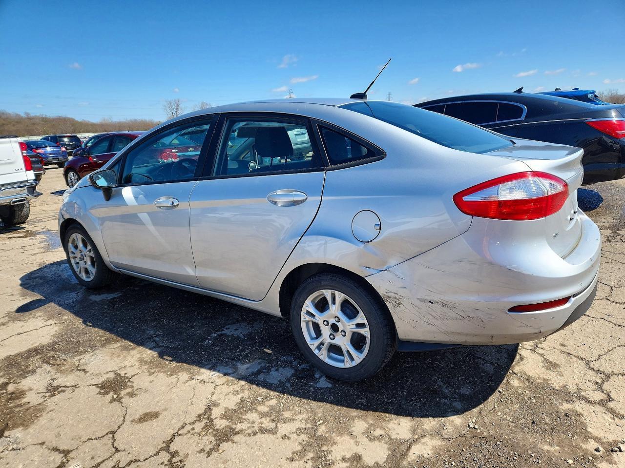 2015 Ford Fiesta Se - zdjęcie 2