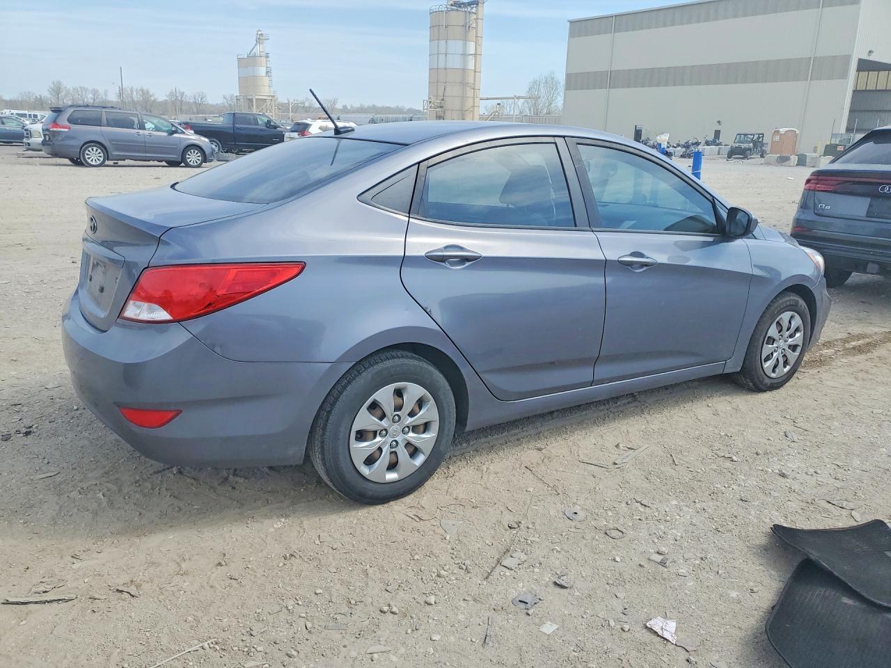 2017 Hyundai Accent - zdjęcie 3