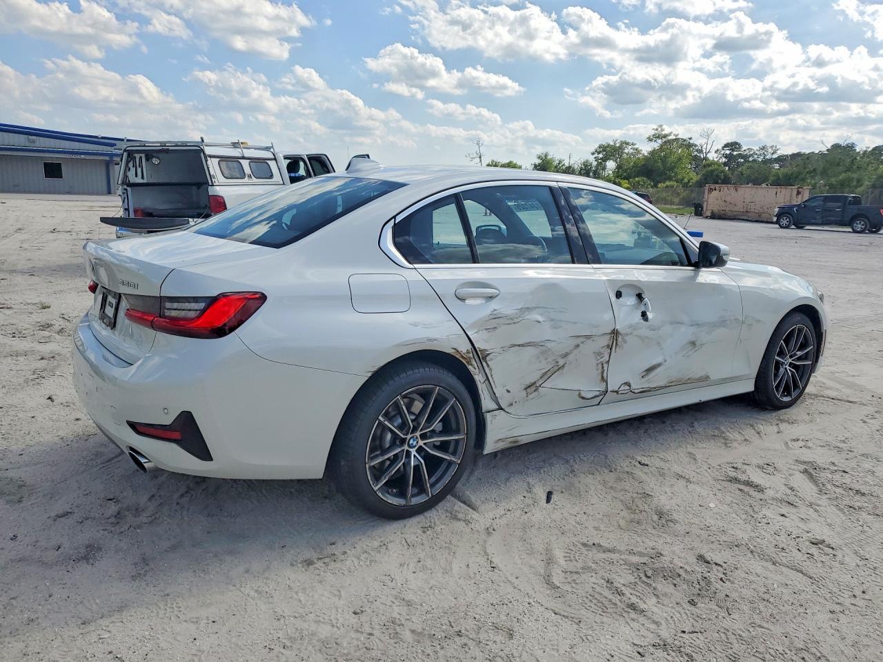 2019 BMW 330Xi - zdjęcie 3