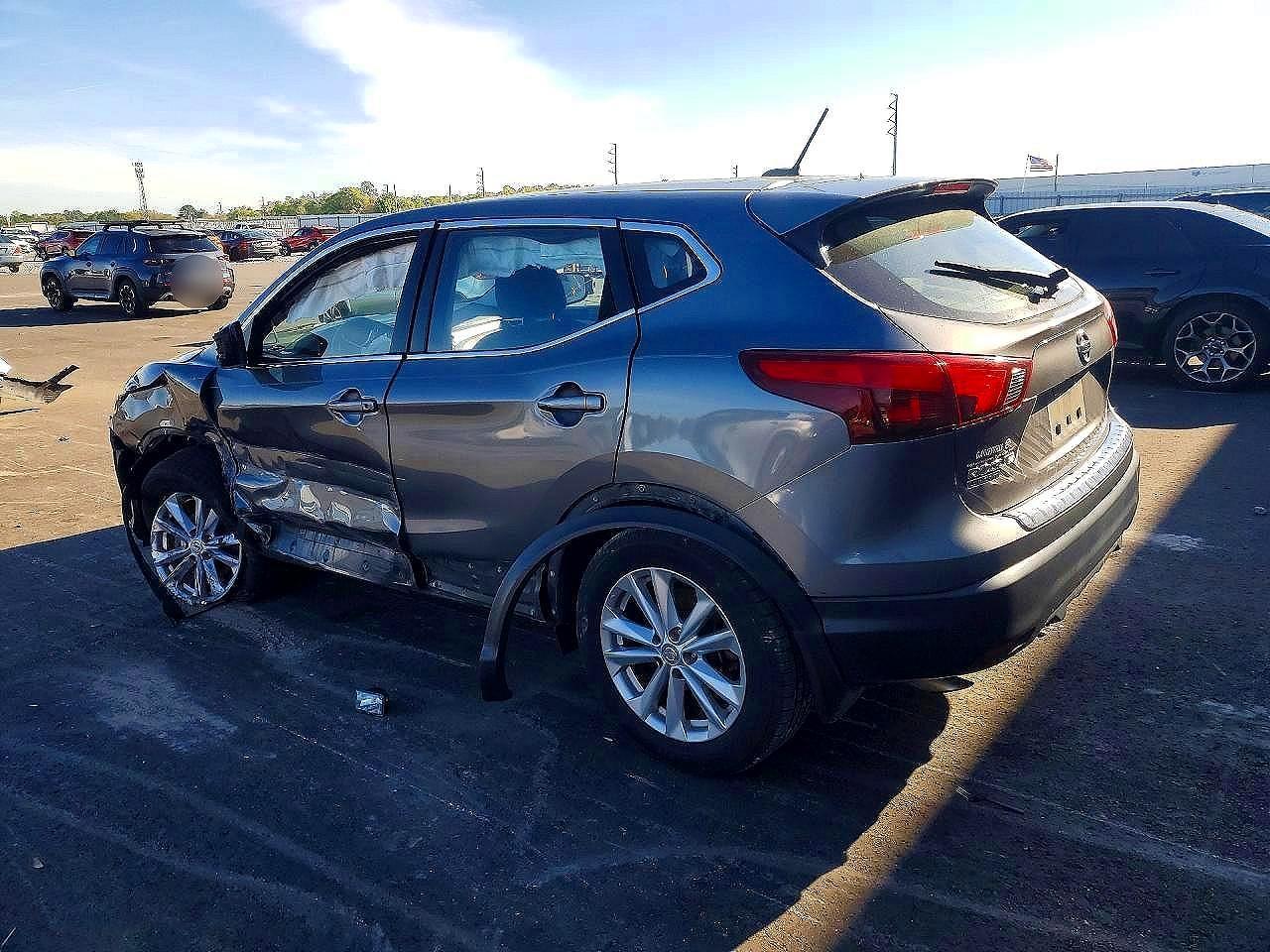 2017 Nissan Rogue Sport S - zdjęcie 2