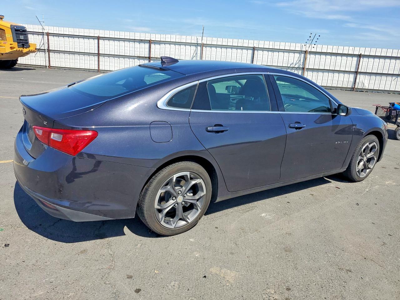 Chevrolet Malibu - zdjęcie 3
