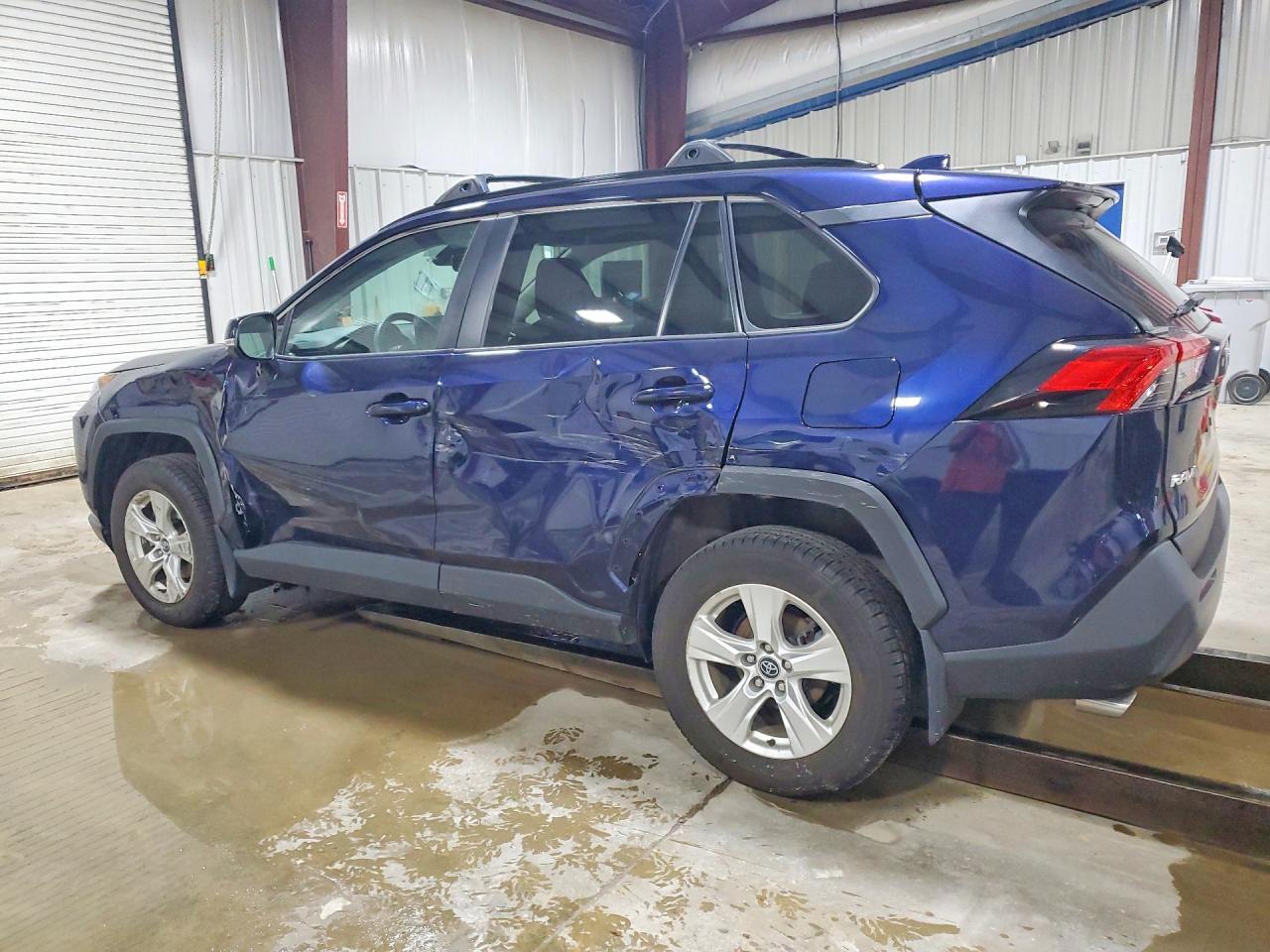 2020 Toyota Rav4 Xle - zdjęcie 2