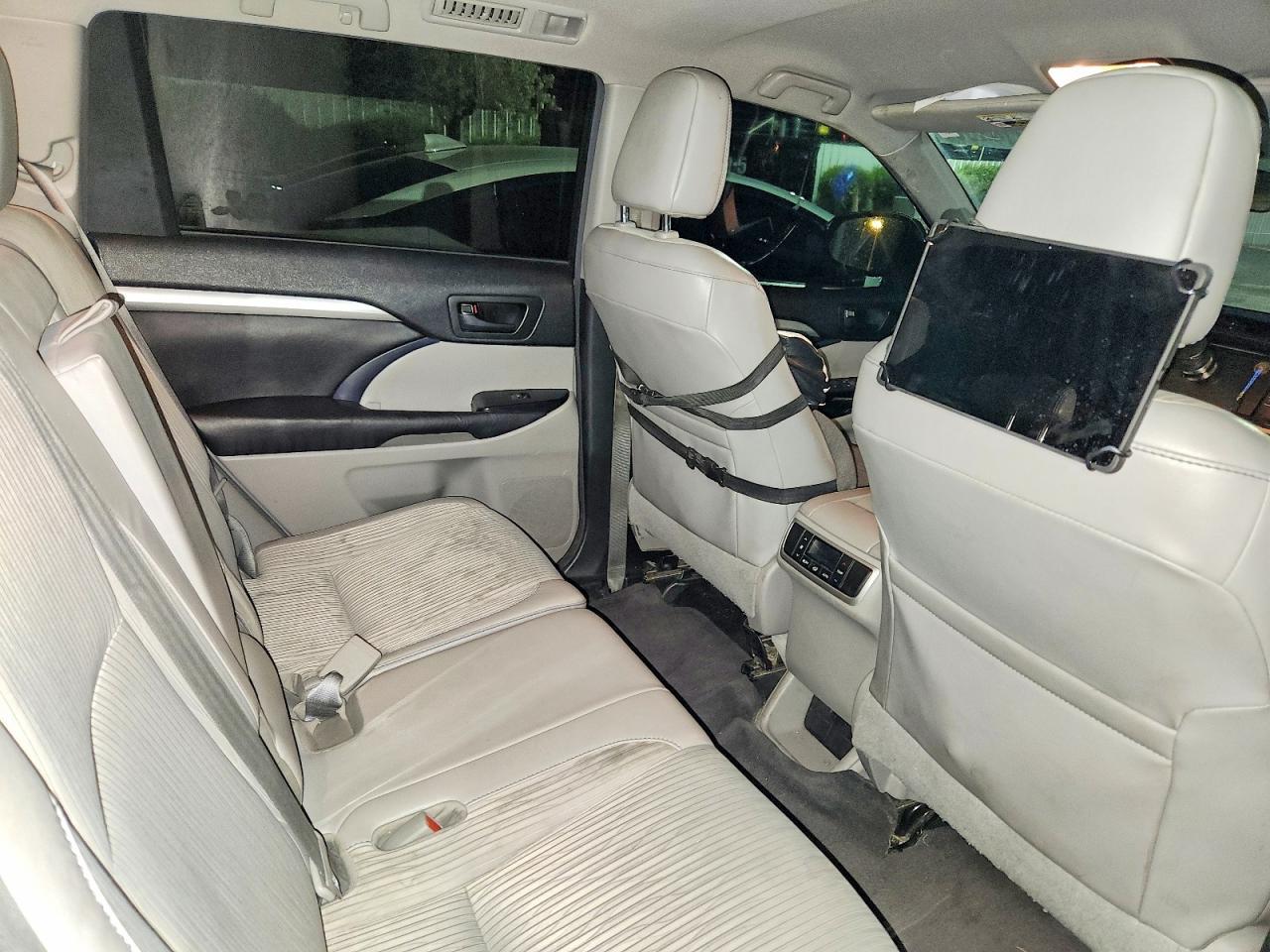 2016 Toyota Highlander Base - zdjęcie 11