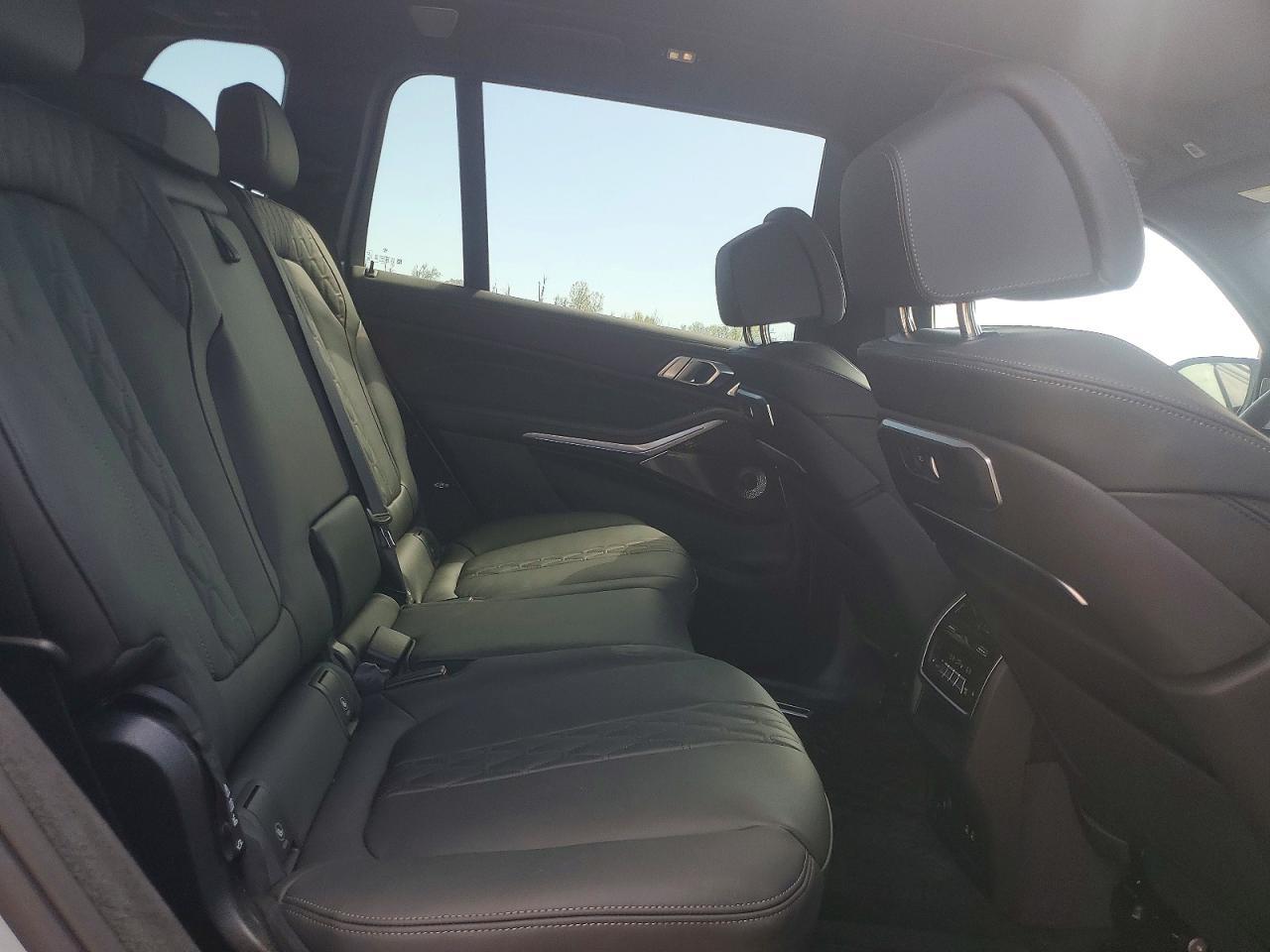 2026 BMW X7 M60I - zdjęcie 11