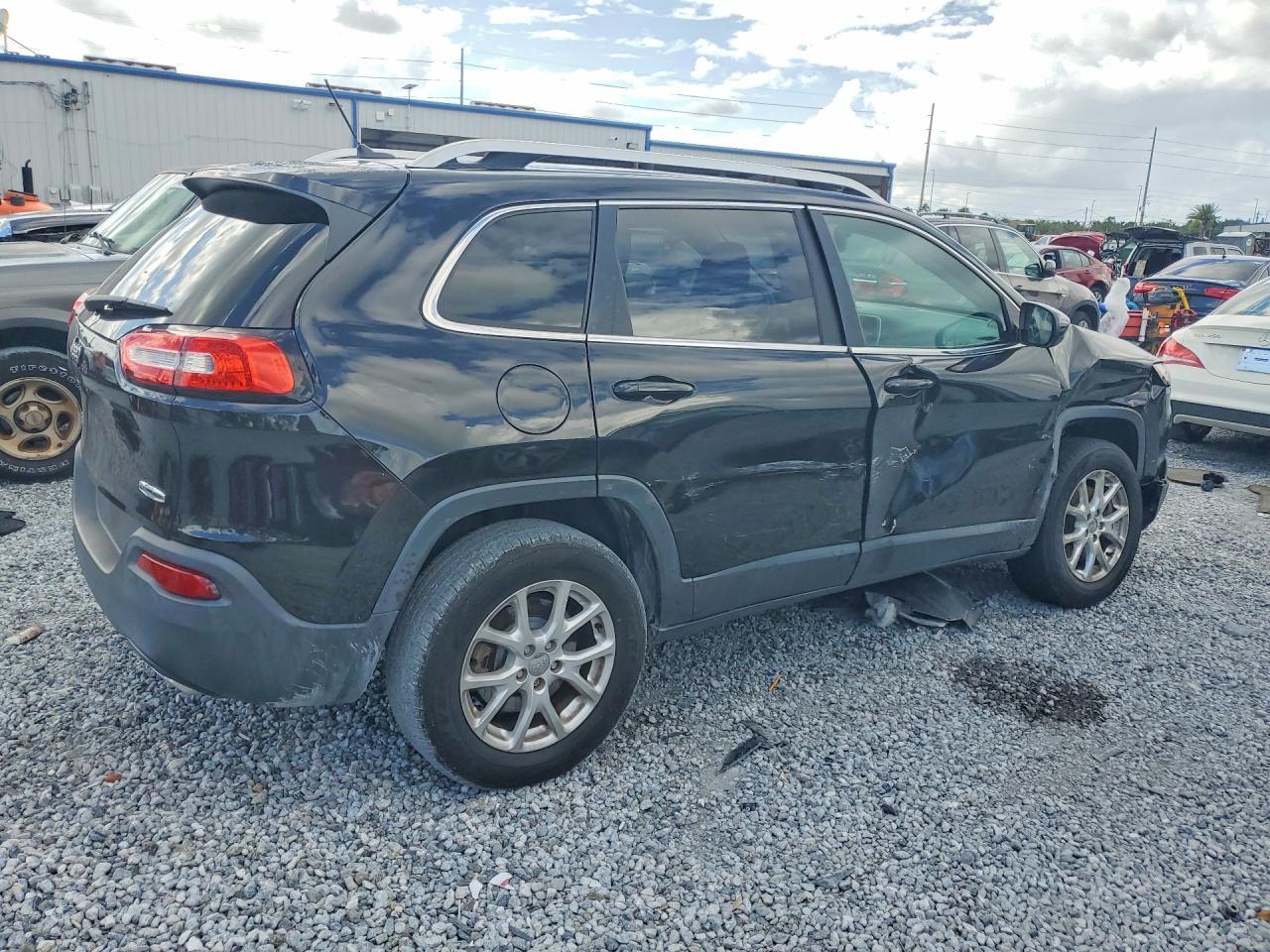 2015 Jeep Cherokee Latitude - zdjęcie 3