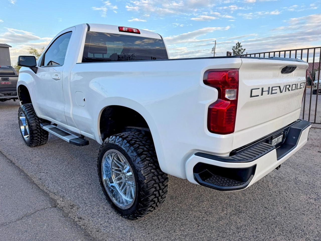 2022 Chevrolet Silverado C1500 - zdjęcie 3