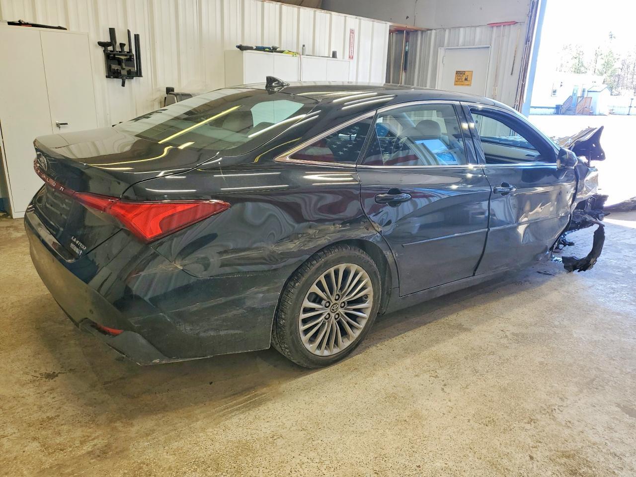 2019 Toyota Avalon Hybrid Limited - zdjęcie 3