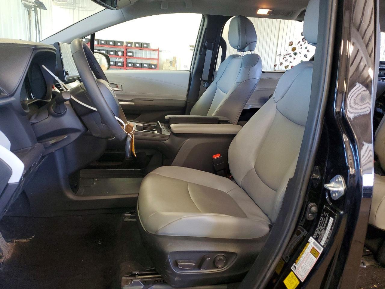 2025 Toyota Sienna Xle 7-Passenger - zdjęcie 7