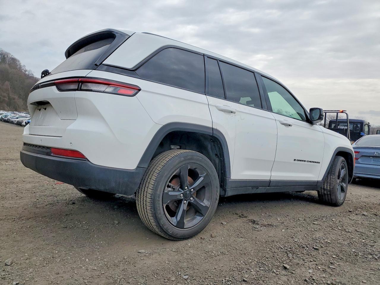 2025 Jeep Grand Cherokee Laredo - zdjęcie 3