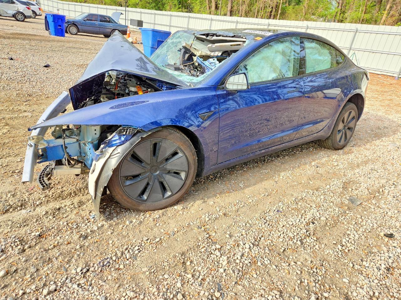 2025 Tesla Model 3 - zdjęcie główne