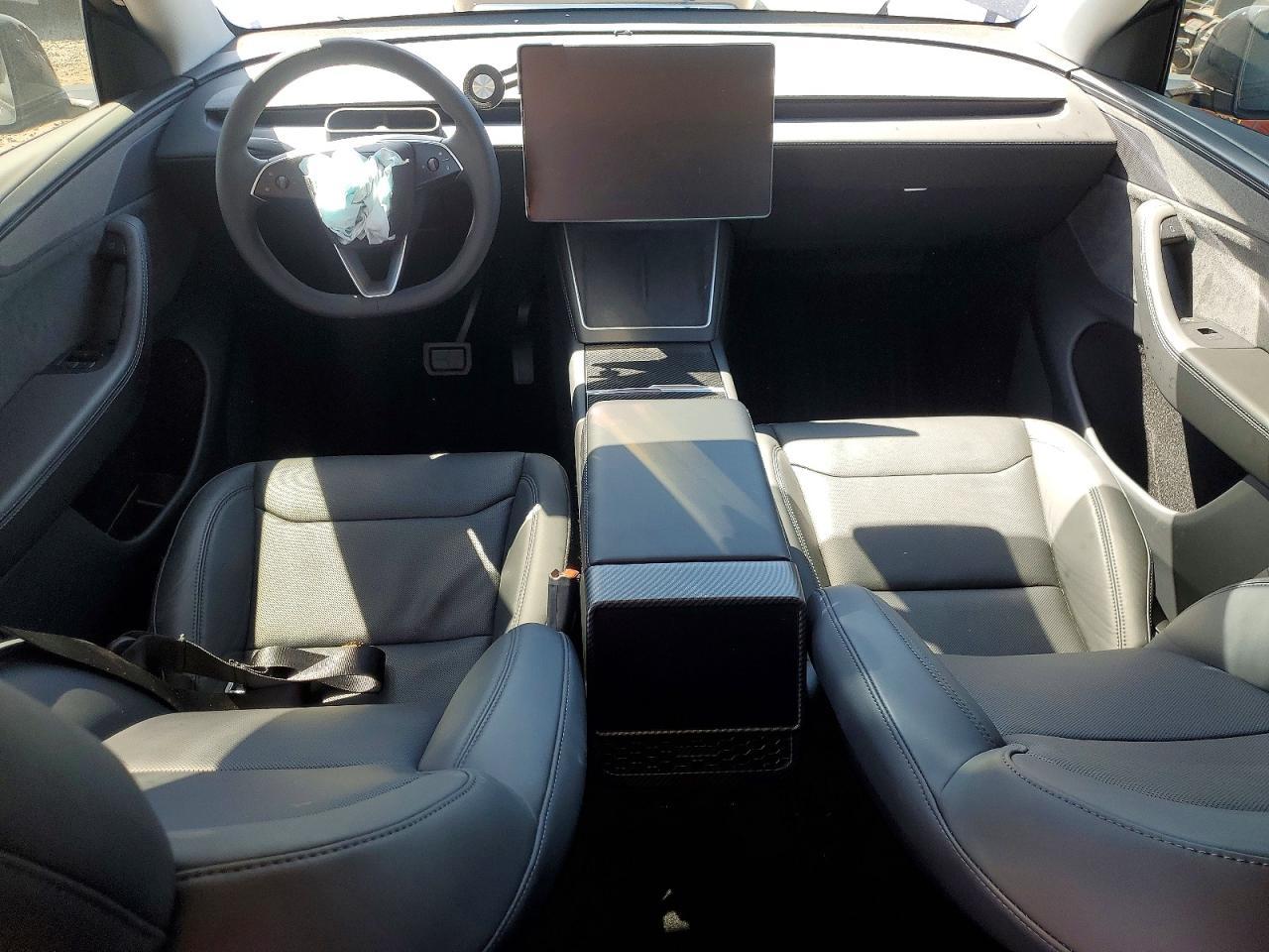 2026 Tesla Model Y - zdjęcie 8