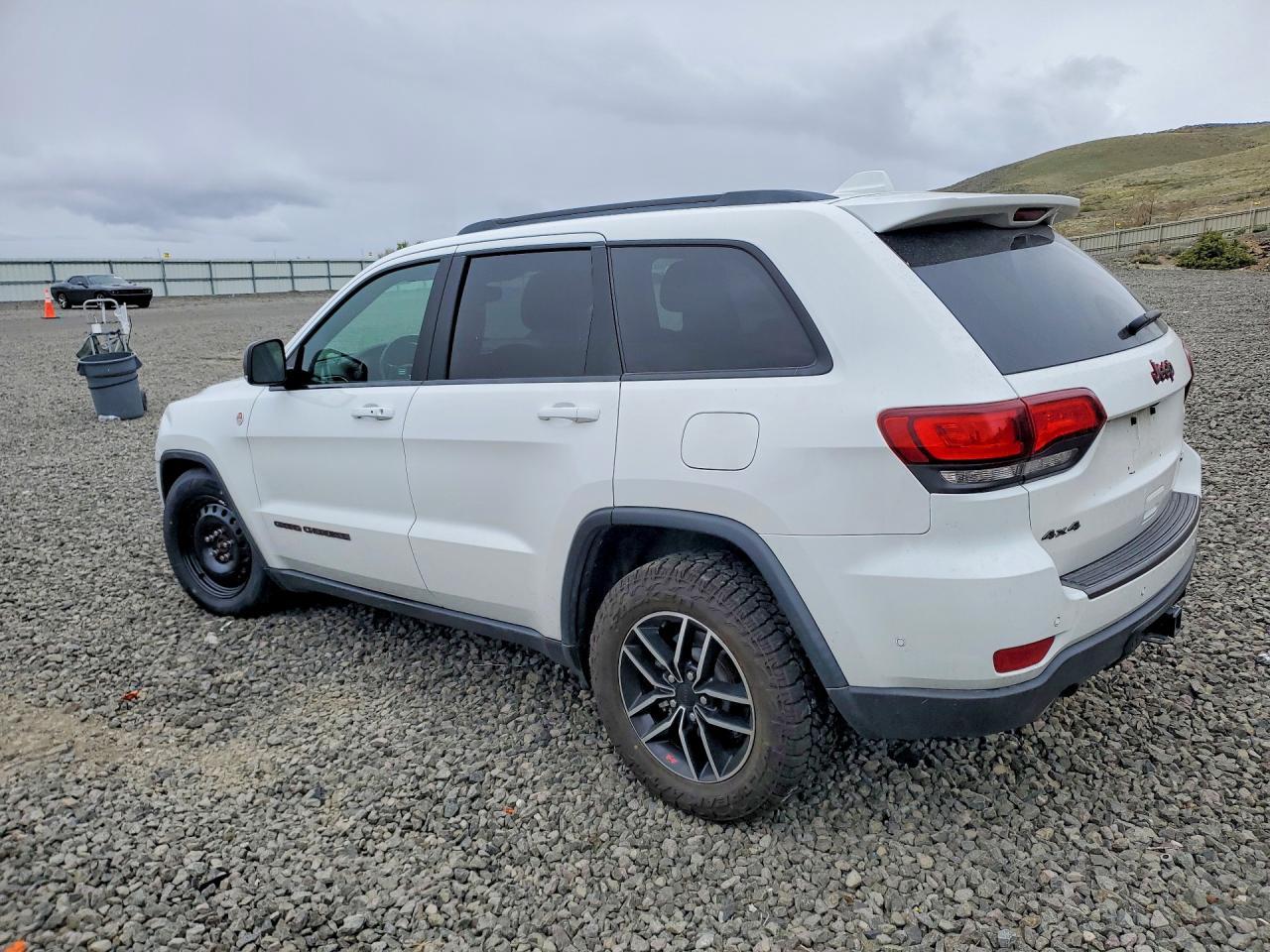2021 Jeep Grand Cherokee Trailhawk - zdjęcie 2