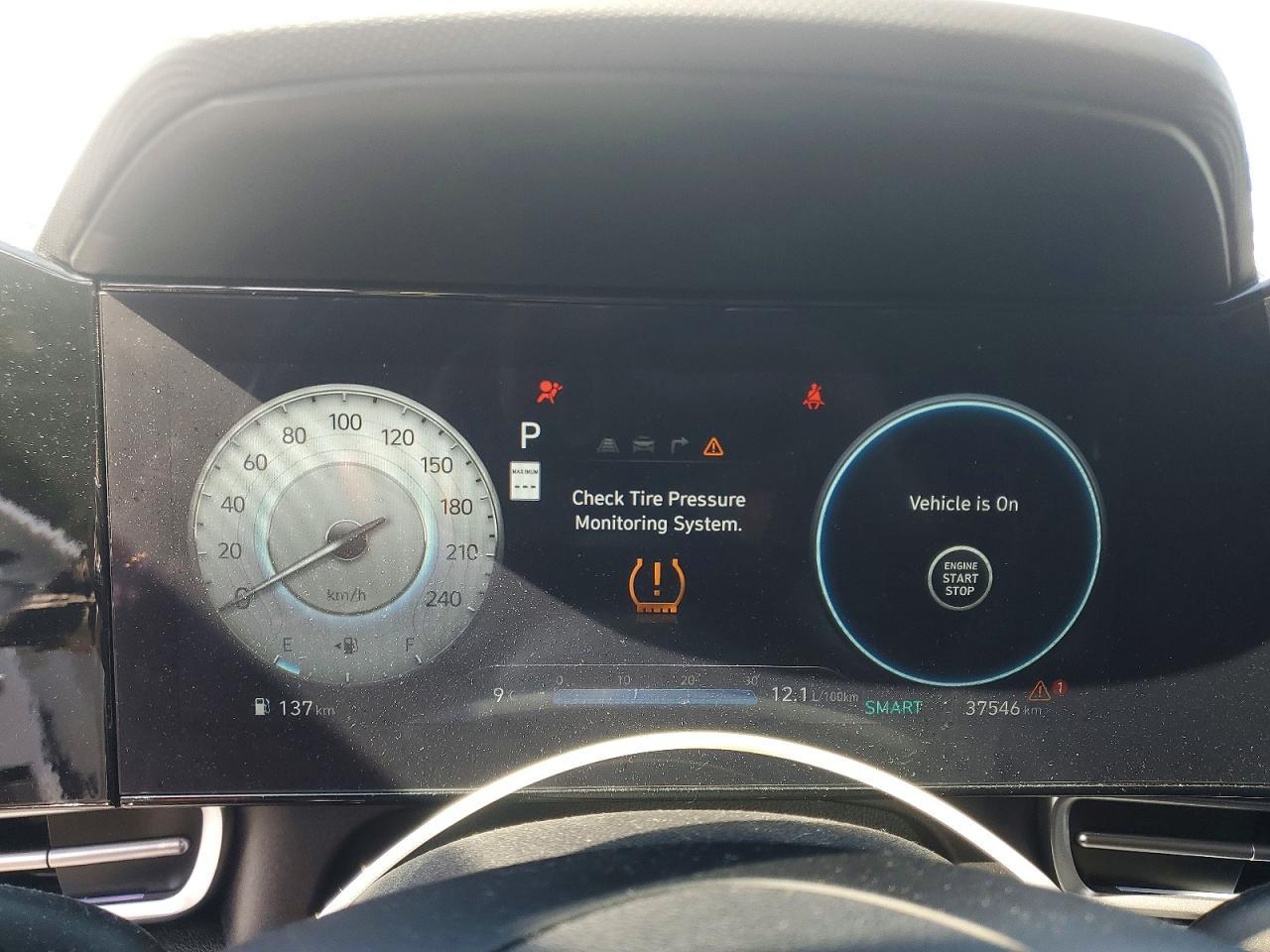 2024 Hyundai Elantra Luxury - zdjęcie 9