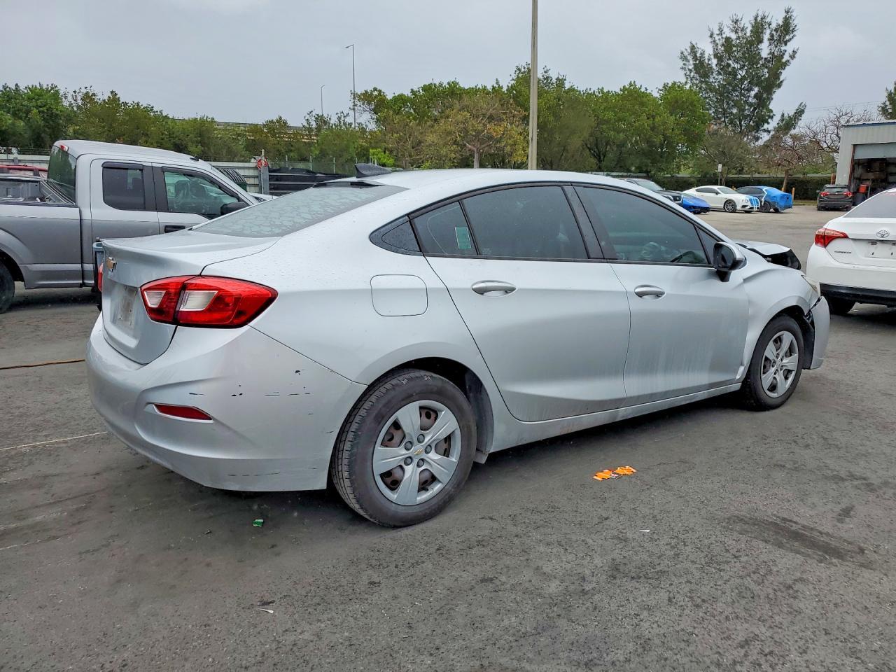 2018 Chevrolet Cruze Ls - zdjęcie 3