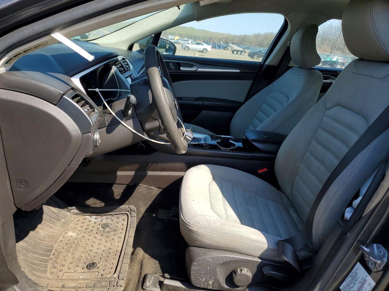 2015 Ford Fusion S - zdjęcie 7