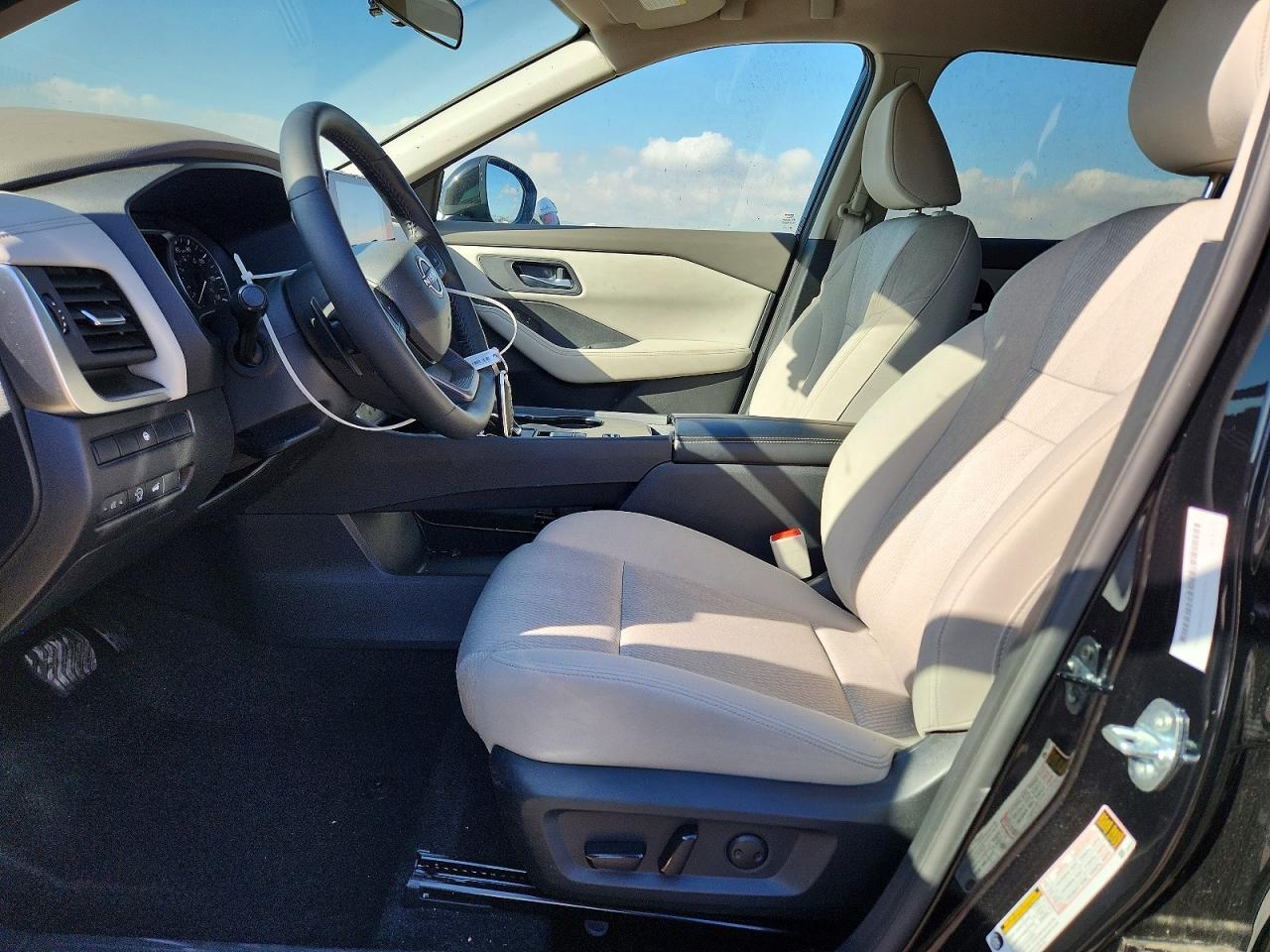 2025 Nissan Rogue Sv - zdjęcie 7