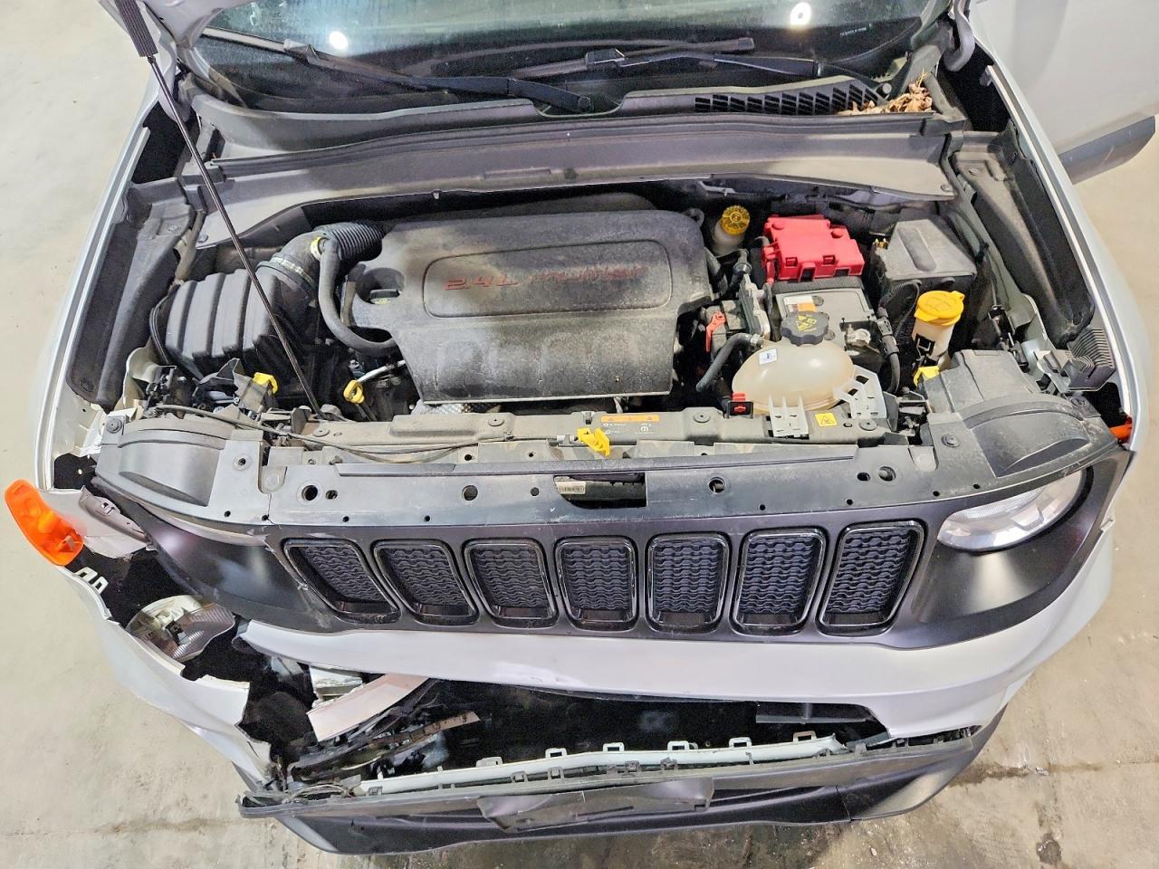 2020 Jeep Renegade Latitude - zdjęcie 12