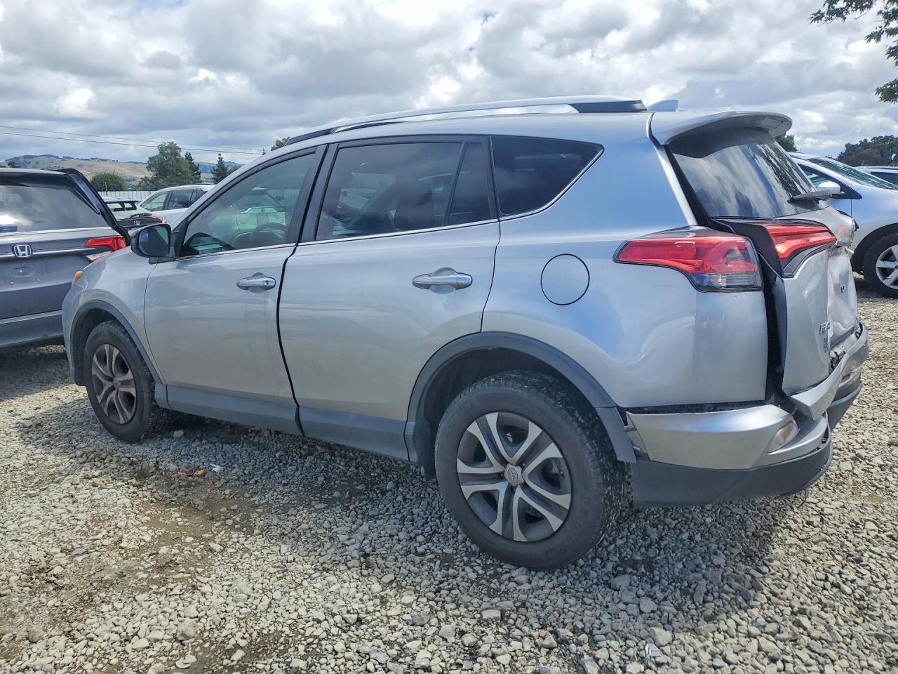 2016 Toyota Rav4 Le - zdjęcie 2