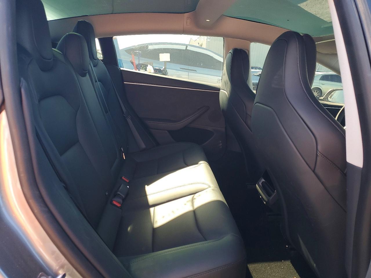 2024 Tesla Model 3 - zdjęcie 10