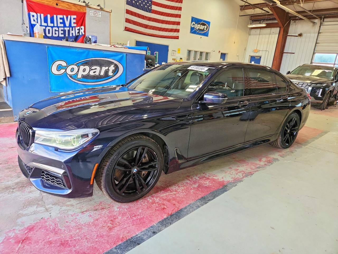 2017 BMW 750 Xi - zdjęcie główne