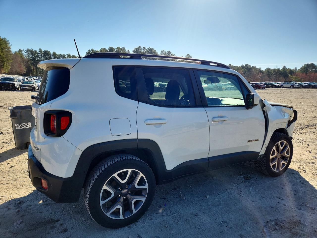 2018 Jeep Renegade Latitude - zdjęcie 3