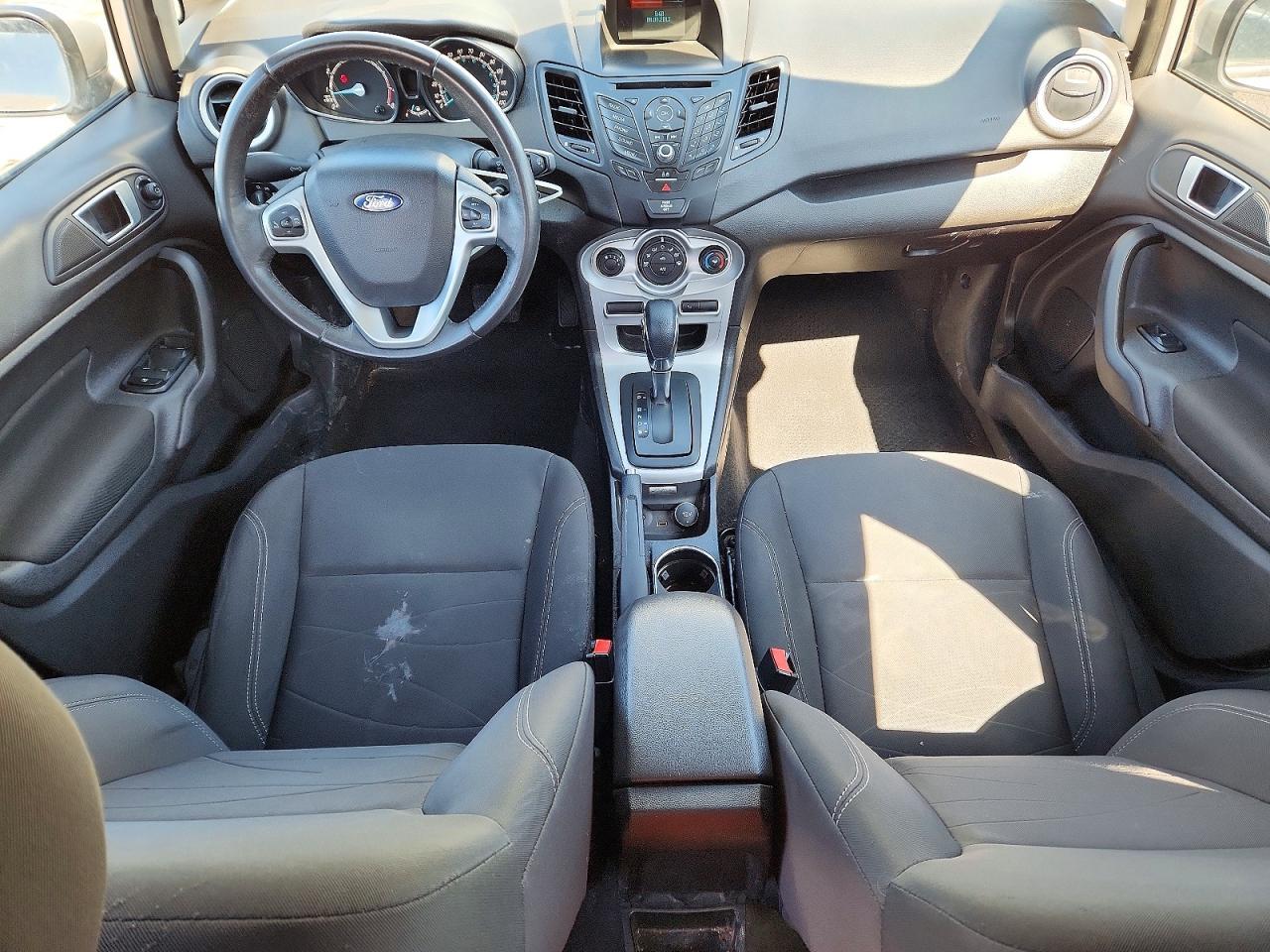 2015 Ford Fiesta Se - zdjęcie 8