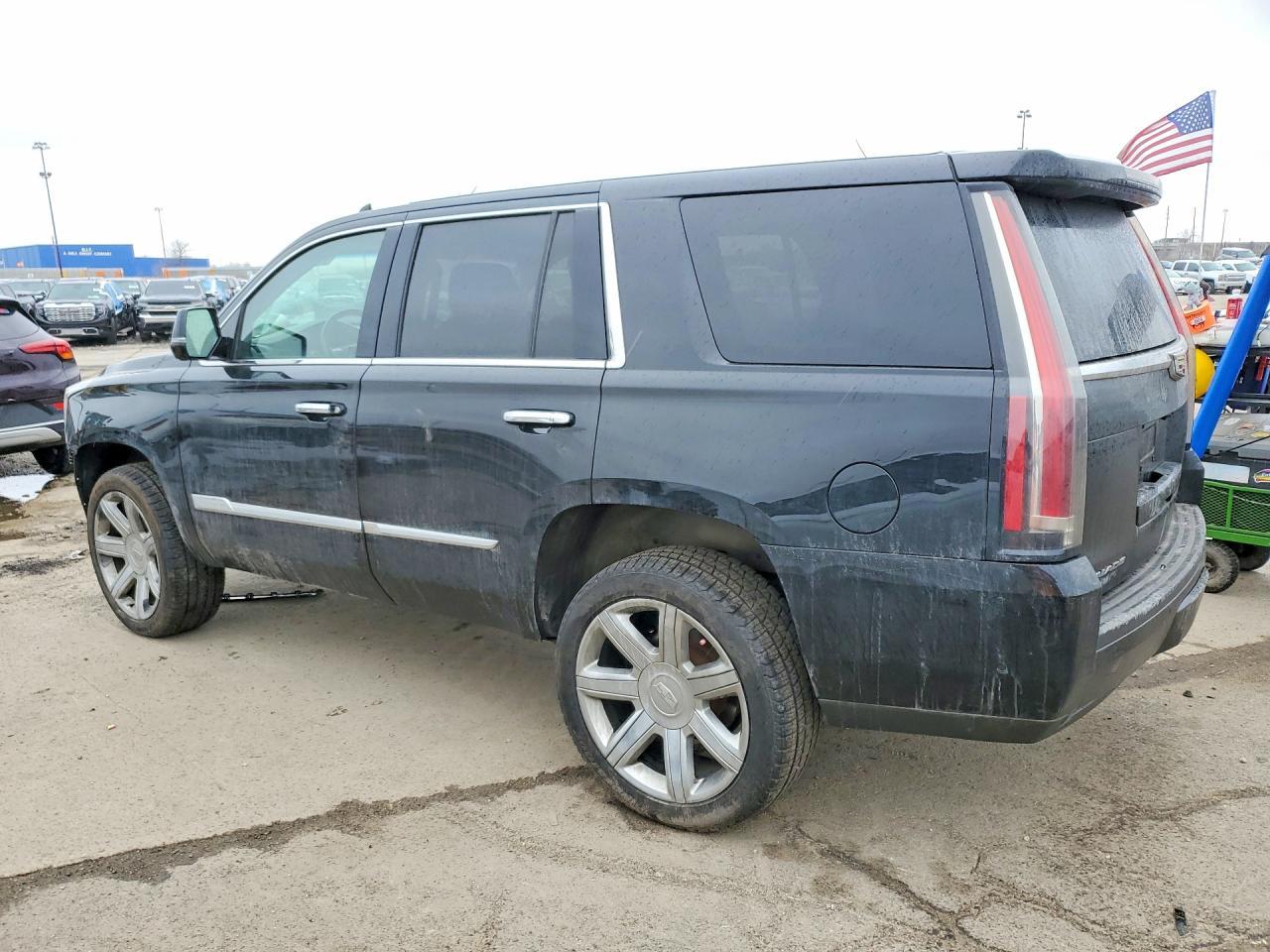 2018 Cadillac Escalade Luxury - zdjęcie 2