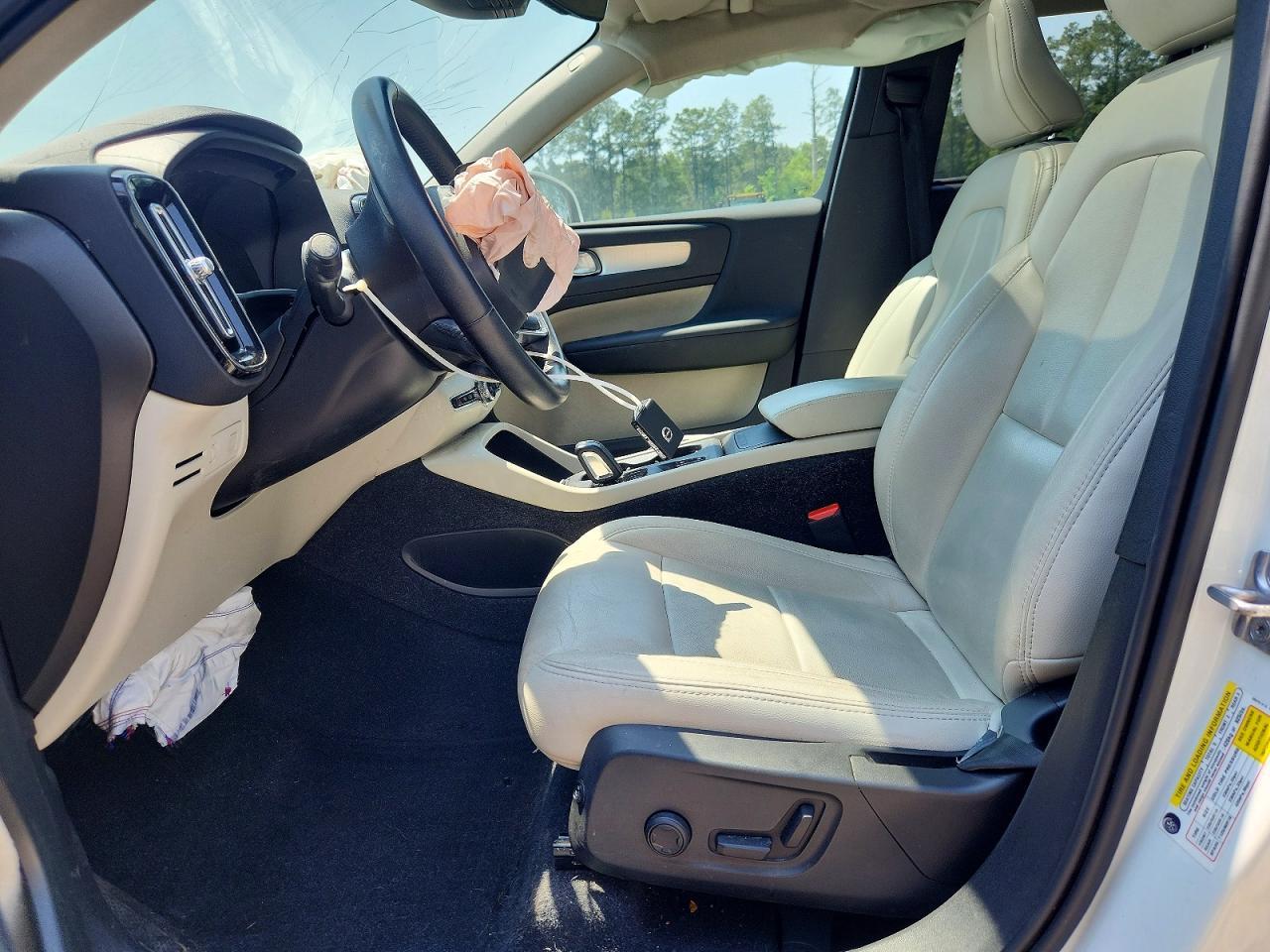 2020 Volvo Xc40 T4 Momentum - zdjęcie 7