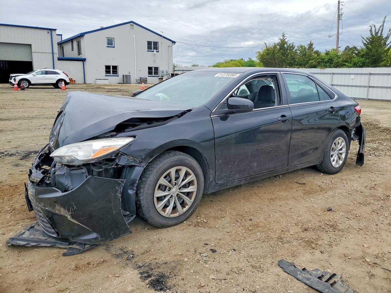 2017 Toyota Camry Le - zdjęcie główne