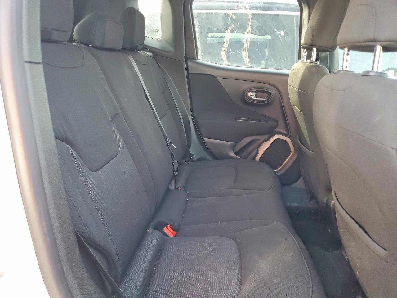 2016 Jeep Renegade Latitude - zdjęcie 10
