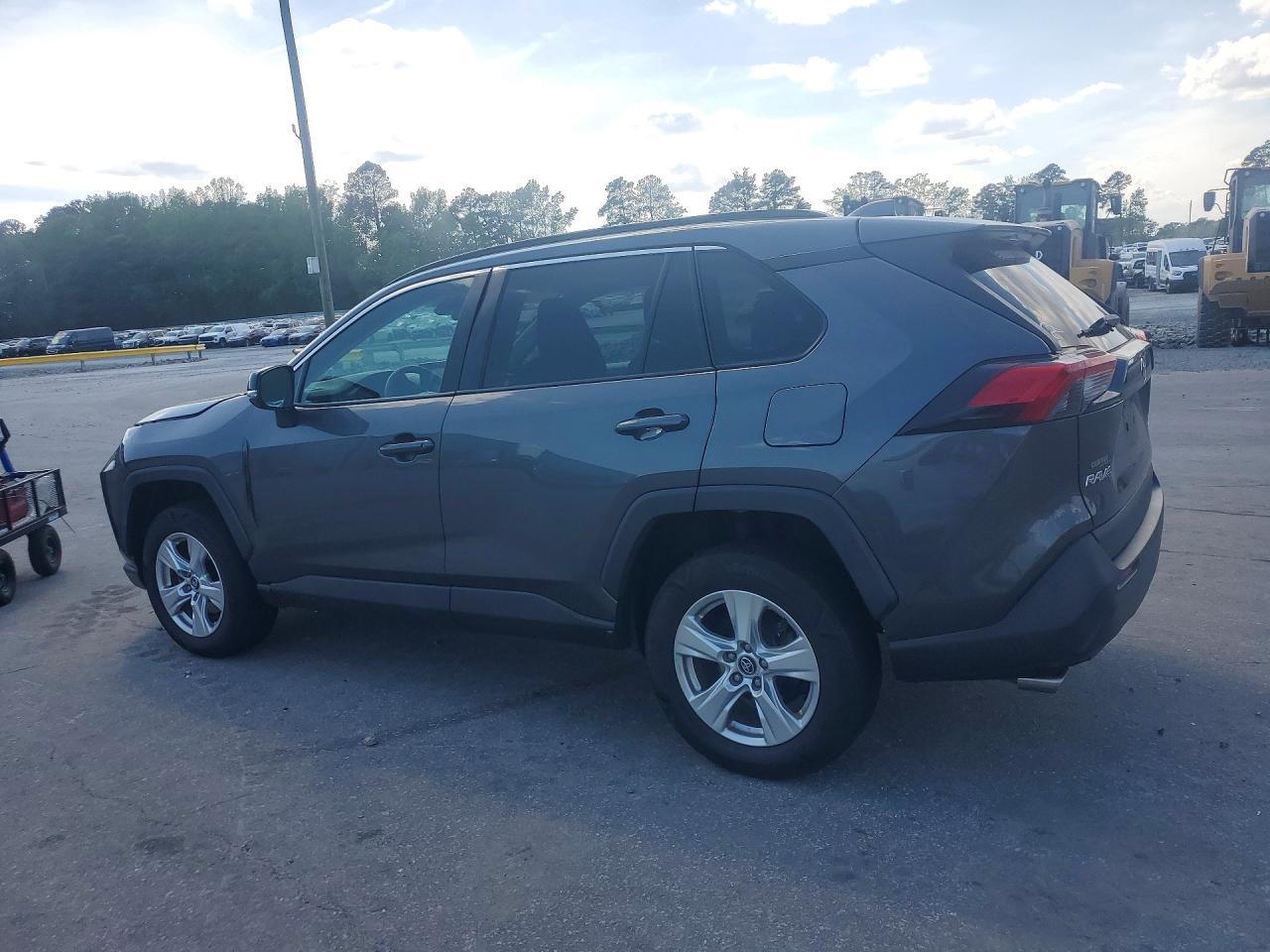 2021 Toyota Rav4 Xle - zdjęcie 2