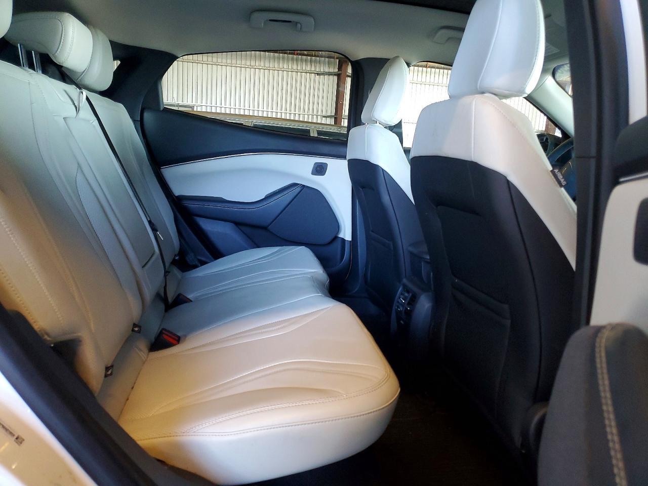 2023 Ford Mustang Mach-E Premium - zdjęcie 11