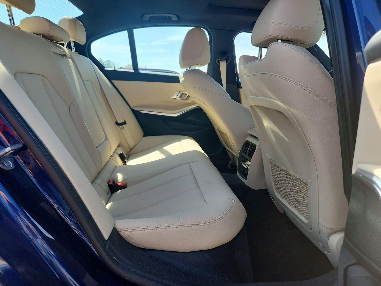 2019 BMW 330Xi - zdjęcie 10