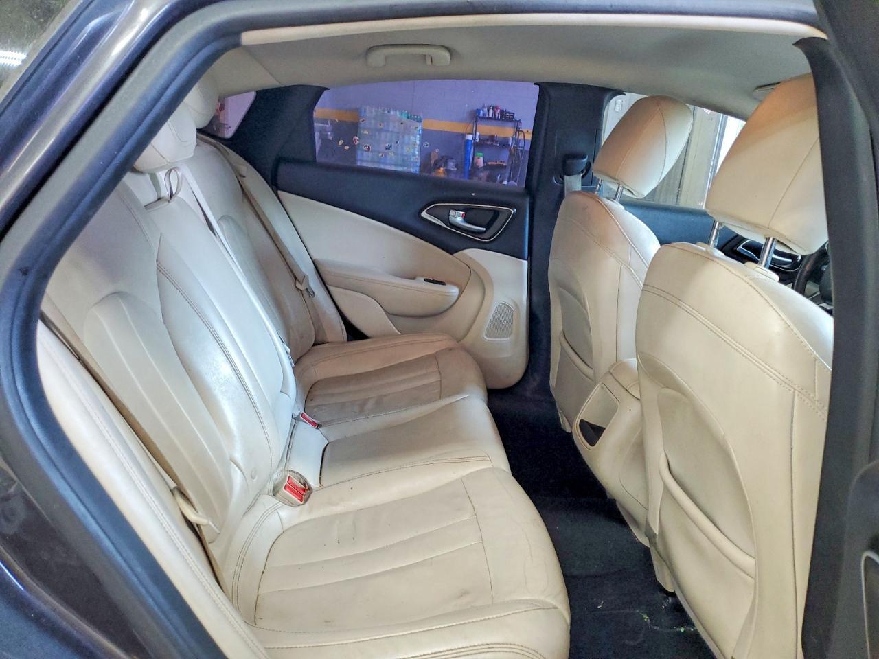 2016 Chrysler 200 Limited - zdjęcie 10