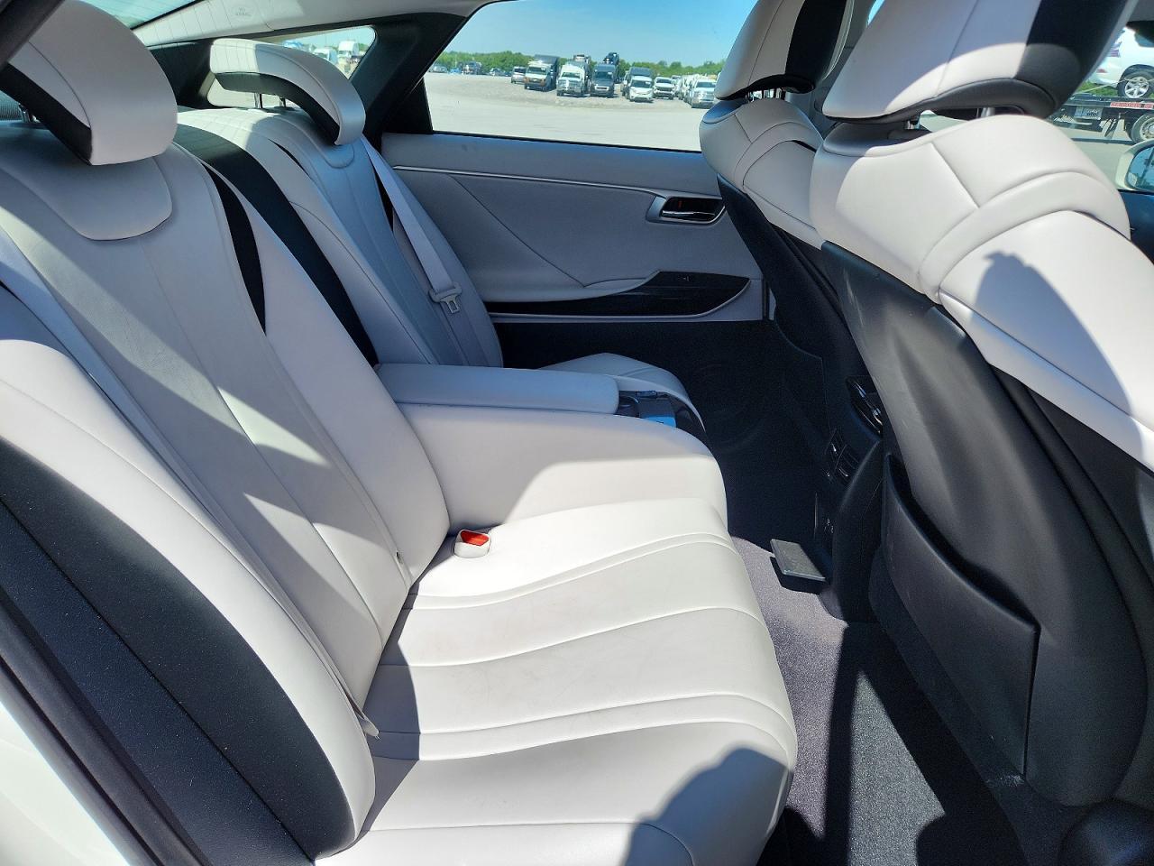 2018 Toyota Mirai Base - zdjęcie 10