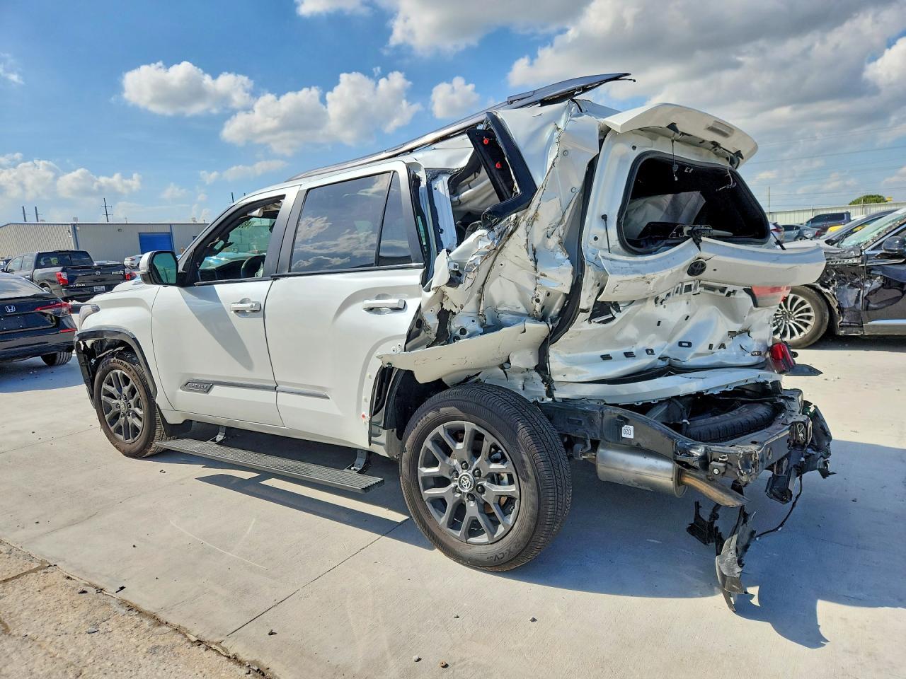 2026 Toyota Sequoia Platinum - zdjęcie 2