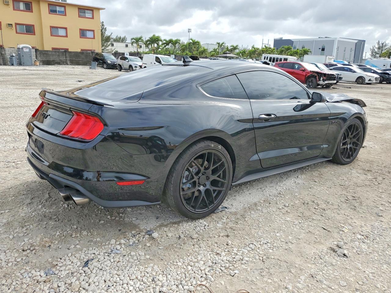 2020 Ford Mustang Gt - zdjęcie 3