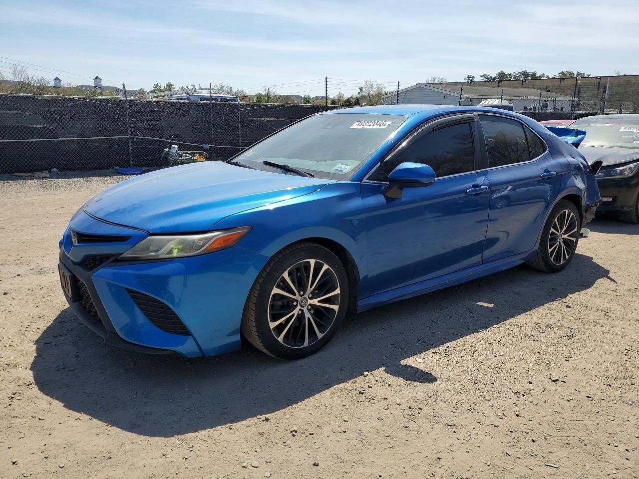 2019 Toyota Camry Se - zdjęcie główne