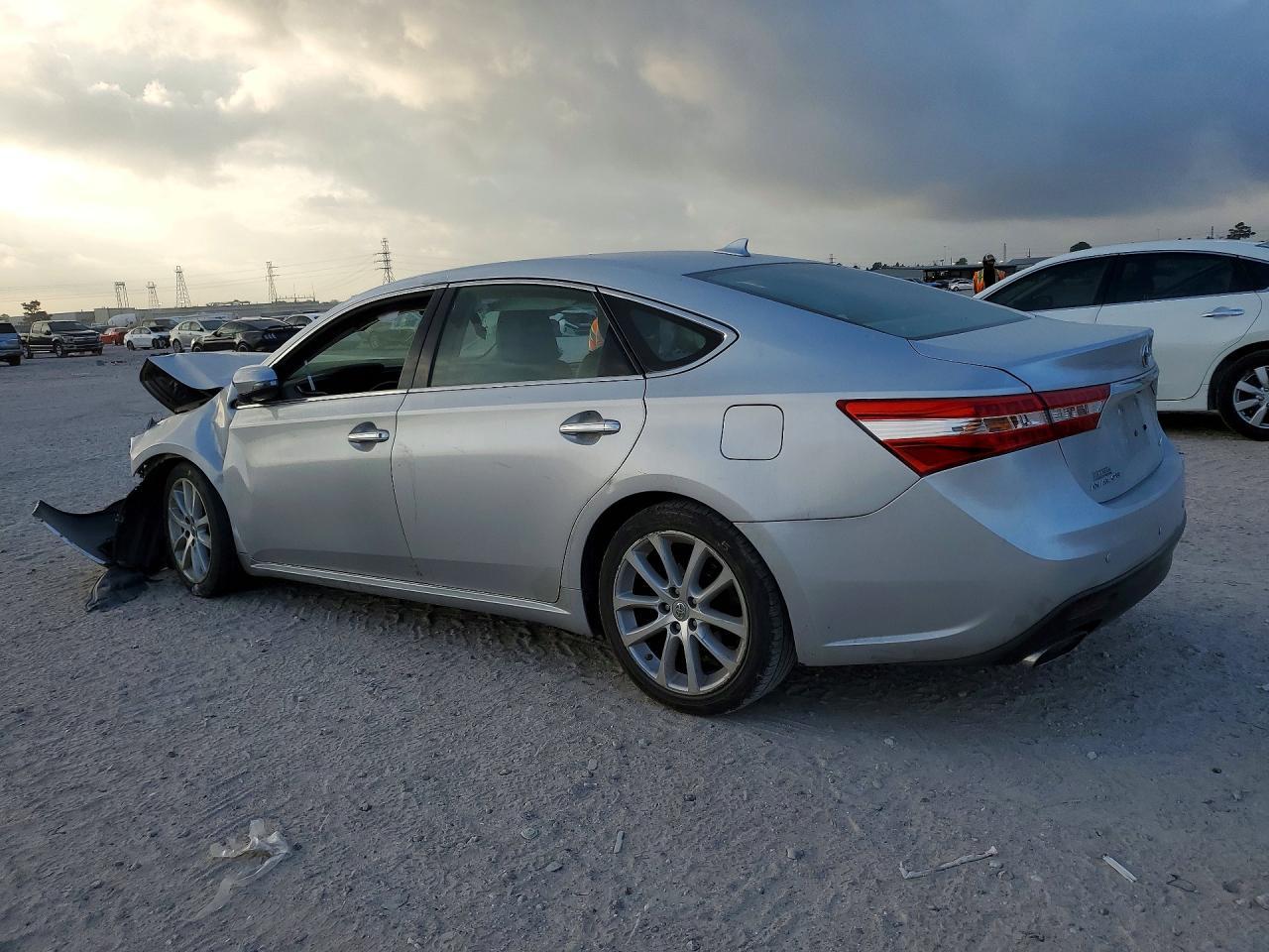 2013 Toyota Avalon Limited - zdjęcie 2