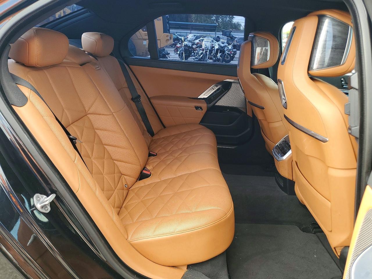 2023 BMW 740 I - zdjęcie 10