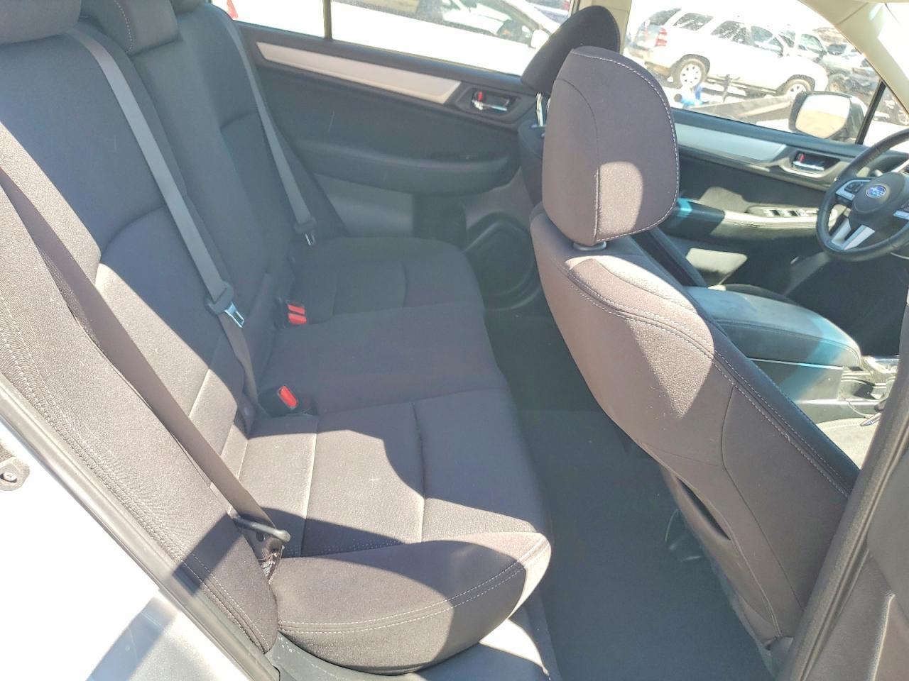 2017 Subaru Legacy 2.5I Premium - zdjęcie 10
